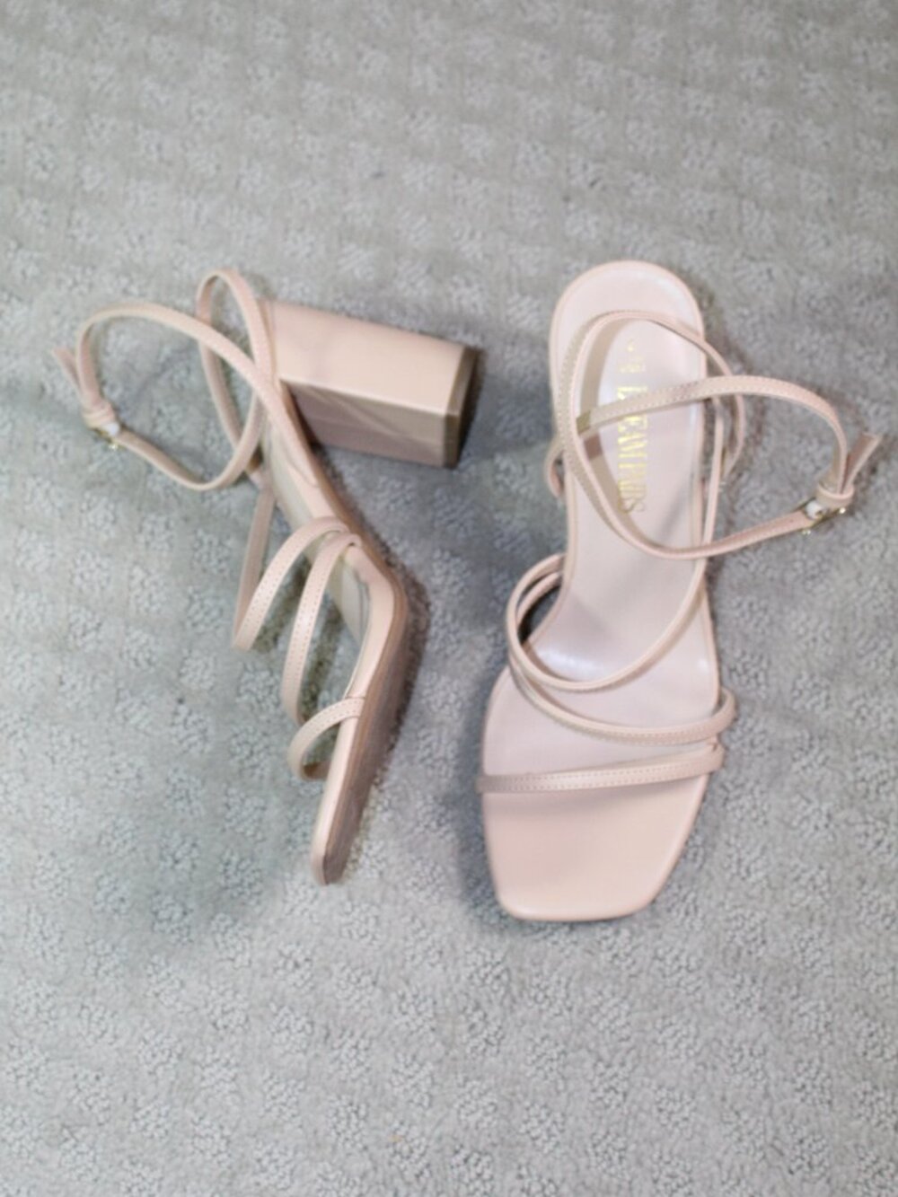 Dream Pairs Size 7 Nude Strappy Block Heels